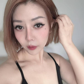 短发气质美女