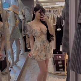 00后s型身材美女