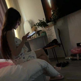 长宁廋廋大胸颜值妹子